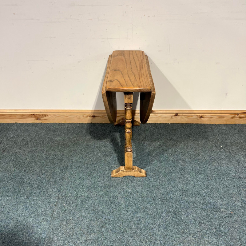 Very small, solid oak, drop leaf side table. (O171) – The Restored
