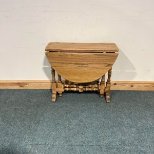 Small, Titchmarsh and Goodwin, Solid Oak, Drop Leaf Side Table. (O171)