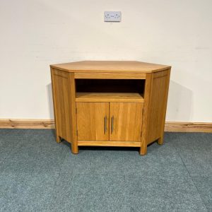 Large, Solid Oak, Corner TV Unit. (TV187)
