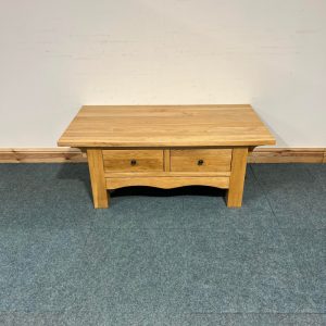 Medium Sized, Solid Oak, Coffee Table. (CT146)