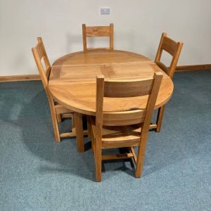 (TC316) Medium Sized, Solid Oak, Round, Extending Table and 4 Chairs.