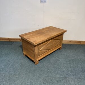 Large, Solid Oak, Distressed Coffer. (BB125)