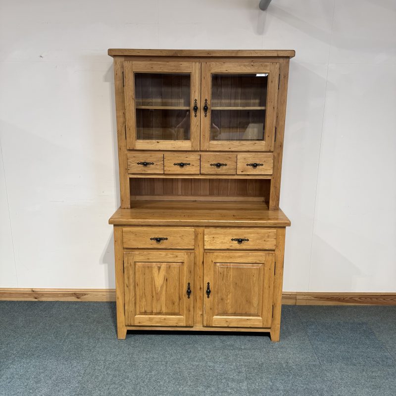 Medium Sized, Distressed Solid Oak Dresser. (D159)