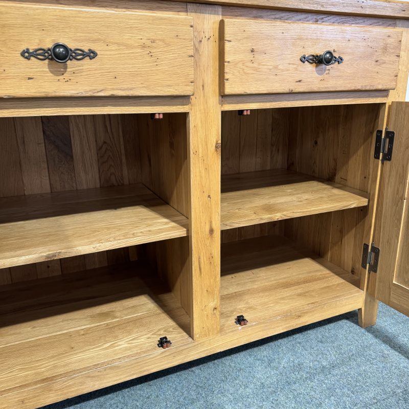 Medium Sized, Distressed Solid Oak Dresser. (D159) - Image 5