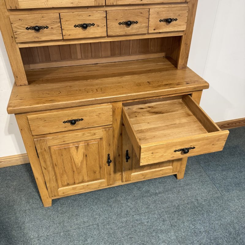Medium Sized, Distressed Solid Oak Dresser. (D159) - Image 6