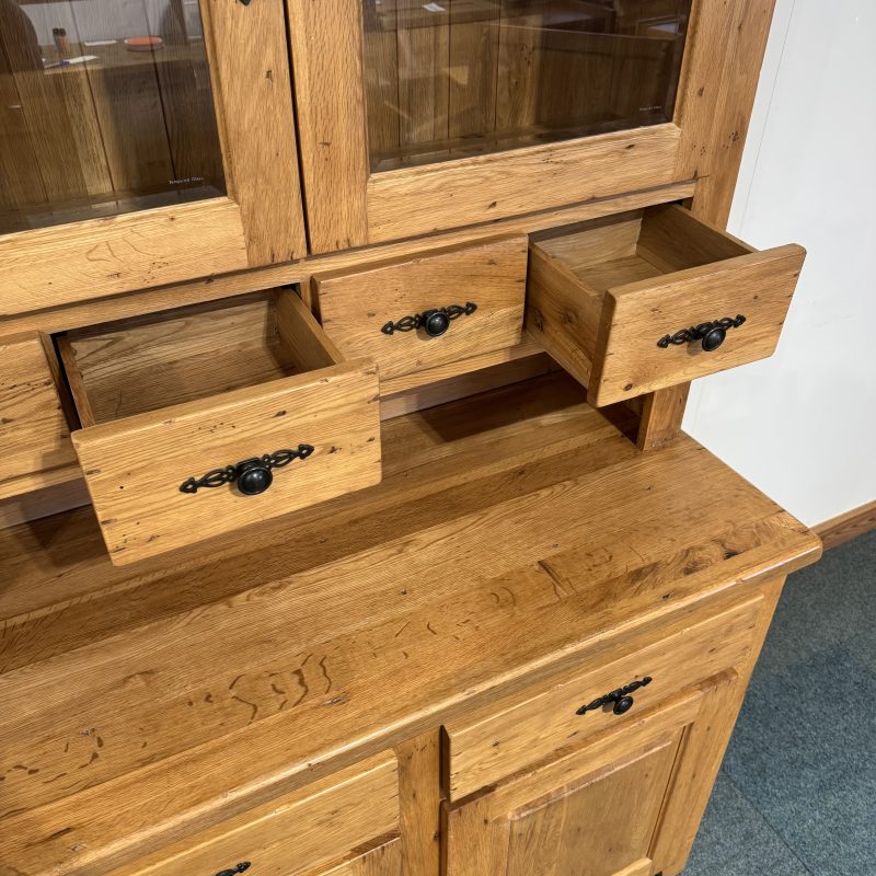 Medium Sized, Distressed Solid Oak Dresser. (D159) - Image 7