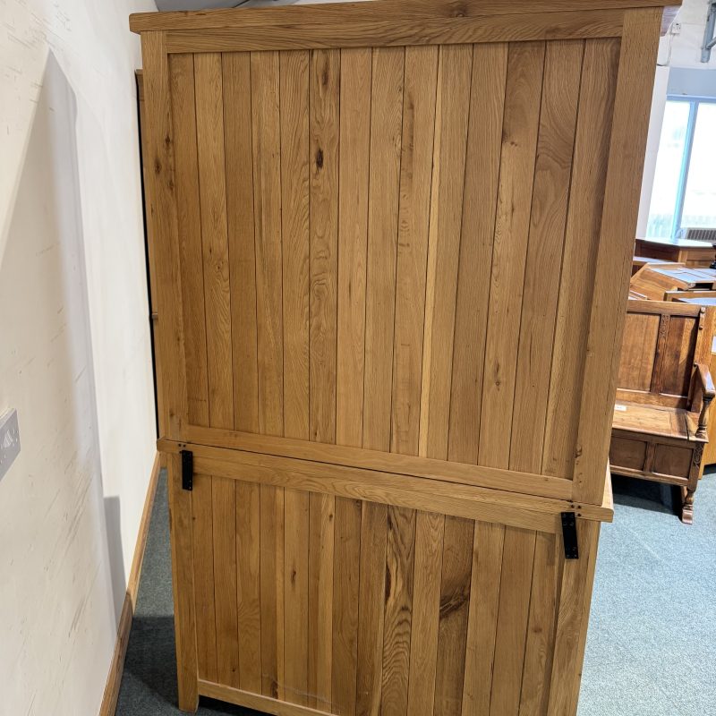 Medium Sized, Distressed Solid Oak Dresser. (D159) - Image 9