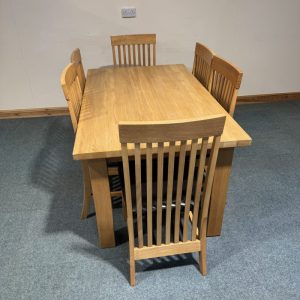 (TC364) Medium Sized, Solid Oak, Fixed Table and 6 Chairs.