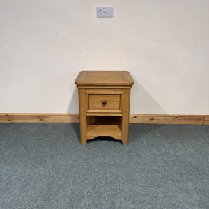 Small, Oak, Side Table. (O222)