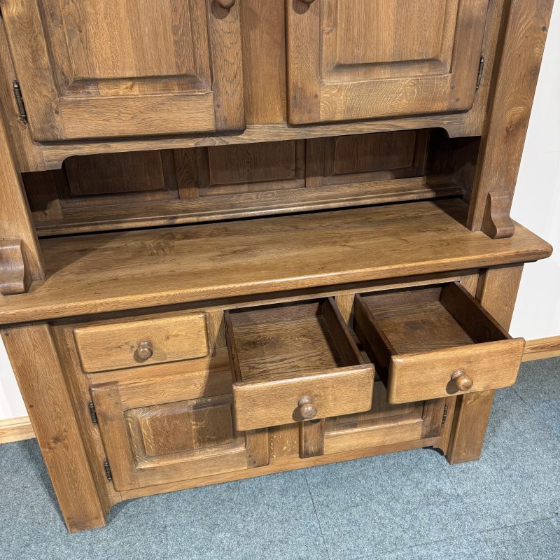 Large, Rustic Oak Dresser. (D171) - Image 3