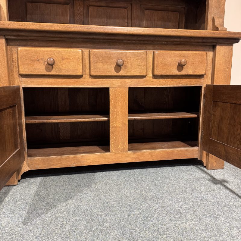 Large, Rustic Oak Dresser. (D171) - Image 5