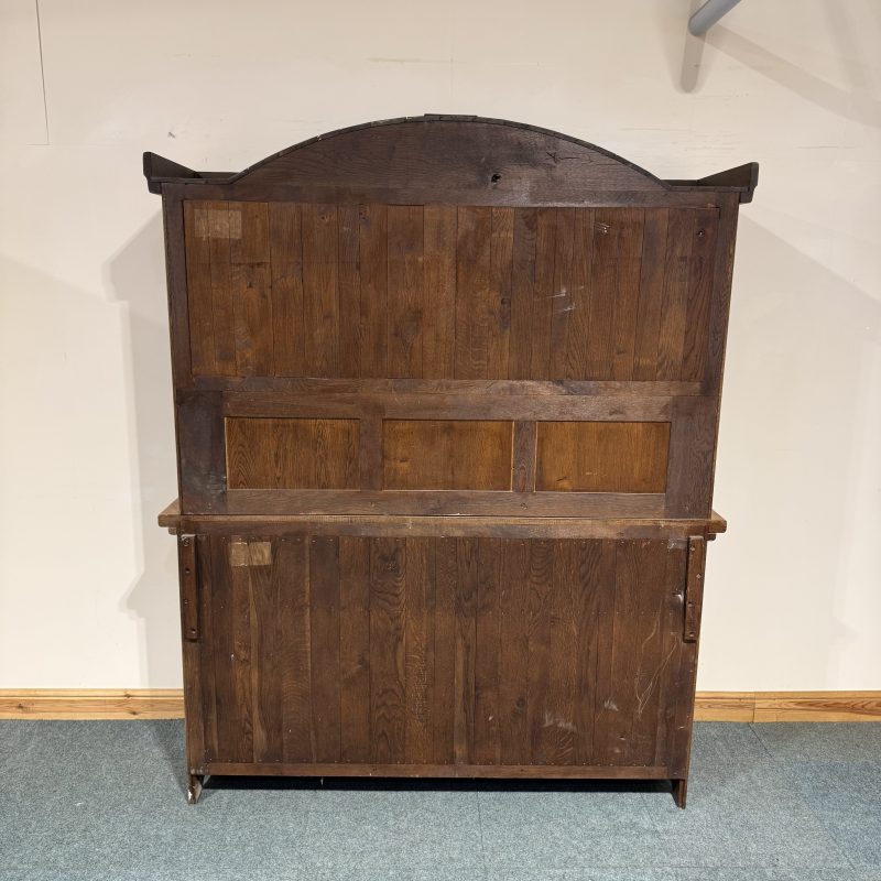 Large, Rustic Oak Dresser. (D171) - Image 9