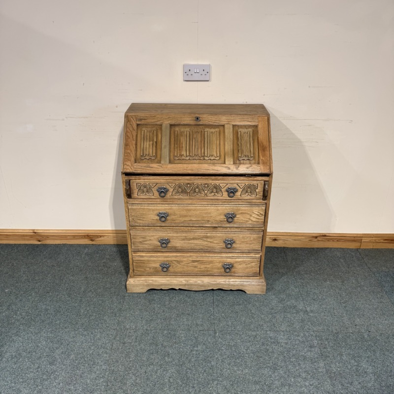 Medium Sized, Old Charm, Oak, 4 Drawer Bureau. (BX124)