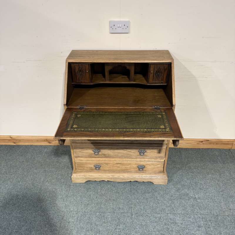 Medium Sized, Old Charm, Oak, 4 Drawer Bureau. (BX124) - Image 3