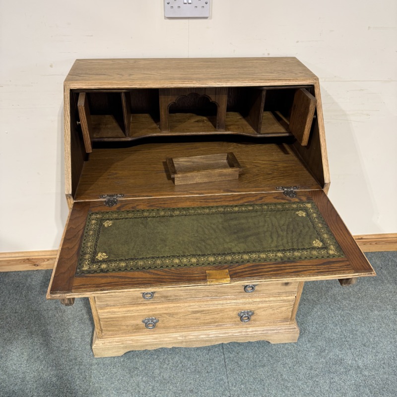 Medium Sized, Old Charm, Oak, 4 Drawer Bureau. (BX124) - Image 4