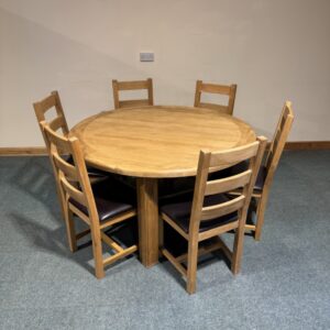 (TC392) Large, Round, Oak, Fixed Table and 6 Chairs.