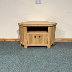 Small, Oak, Corner TV Unit. (TV278)