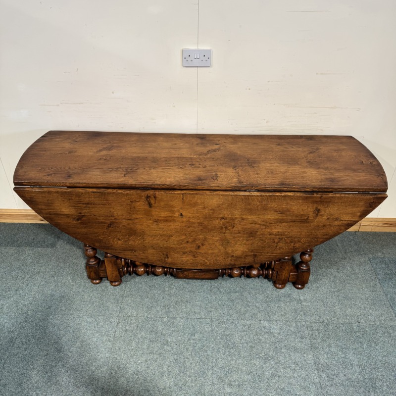 Magnificent! Extra Large, Rustic Solid Oak, Drop Leaf Table. (T120) - Image 9