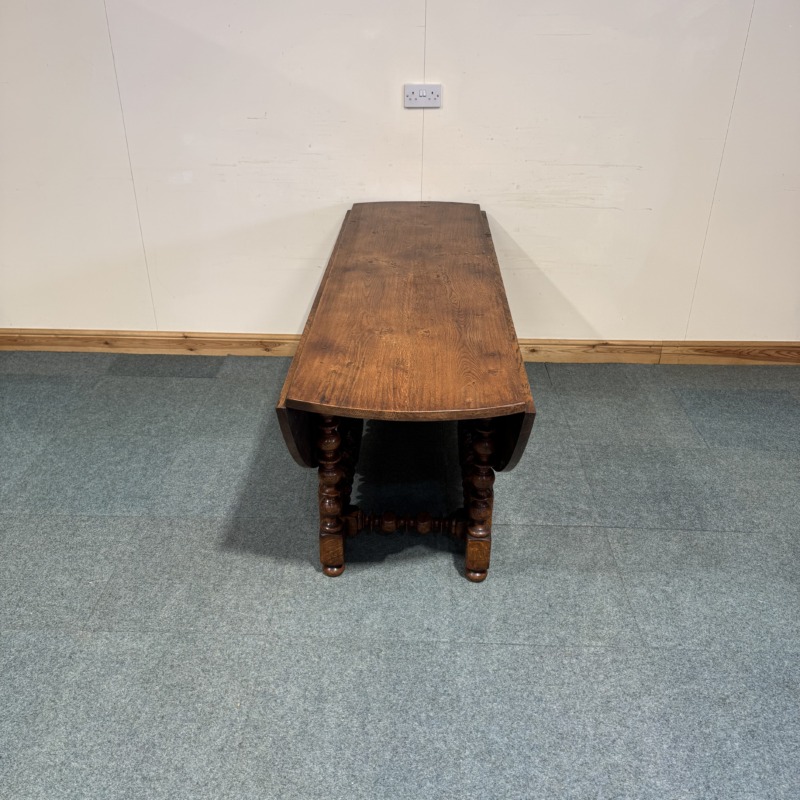 Magnificent! Extra Large, Rustic Solid Oak, Drop Leaf Table. (T120) - Image 3