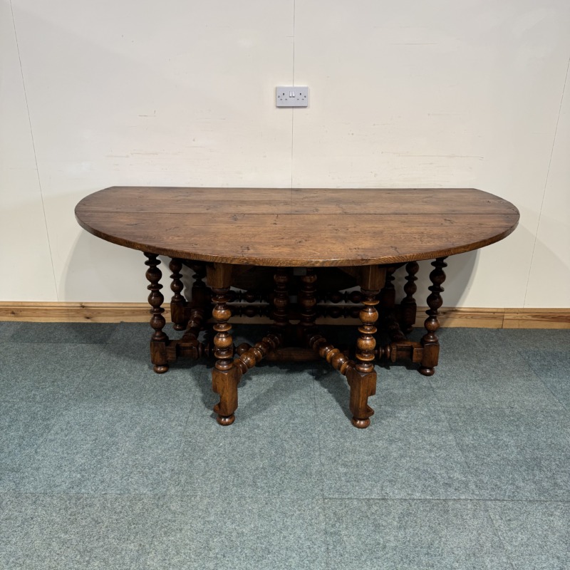 Magnificent! Extra Large, Rustic Solid Oak, Drop Leaf Table. (T120) - Image 6