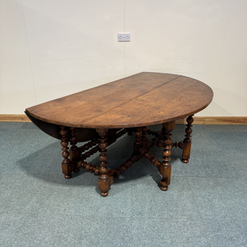 Magnificent! Extra Large, Rustic Solid Oak, Drop Leaf Table. (T120) - Image 4