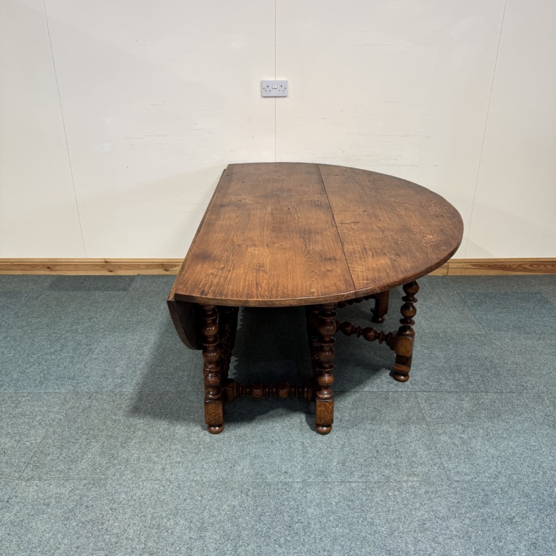 Magnificent! Extra Large, Rustic Solid Oak, Drop Leaf Table. (T120) - Image 5