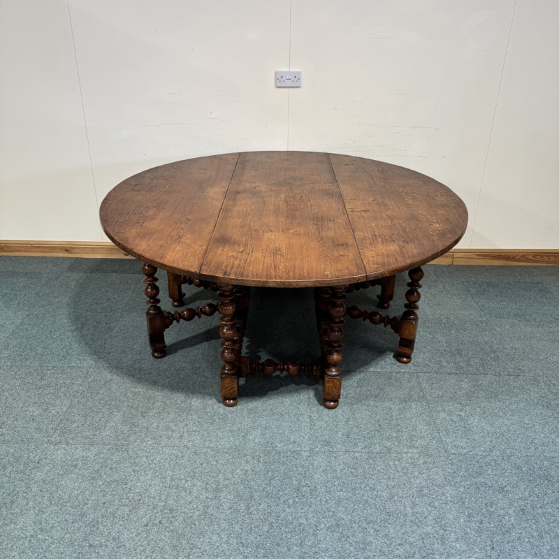 Magnificent! Extra Large, Rustic Solid Oak, Drop Leaf Table. (T120) - Image 8