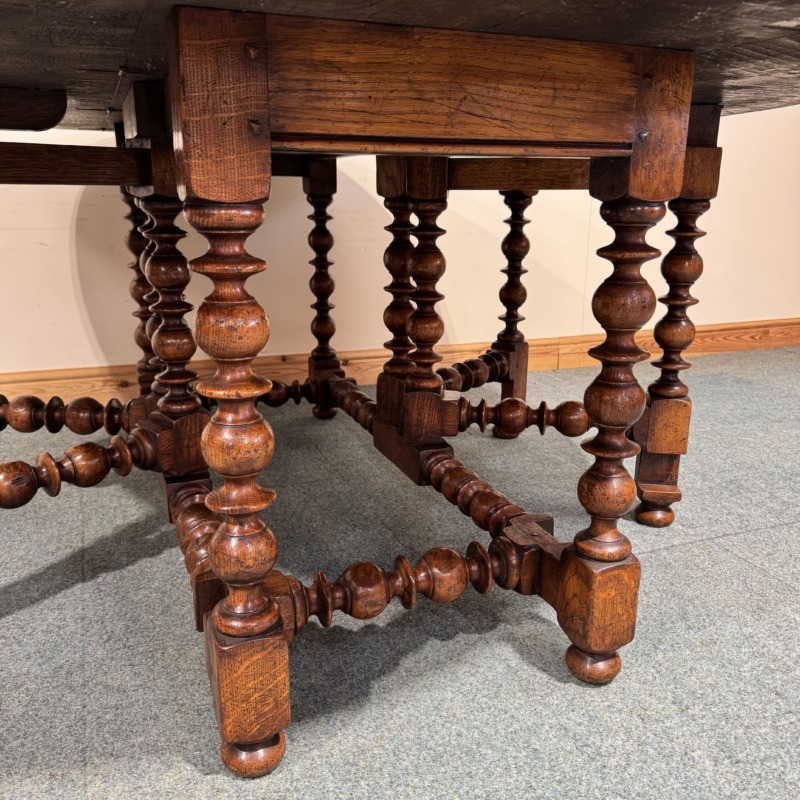 Magnificent! Extra Large, Rustic Solid Oak, Drop Leaf Table. (T120) - Image 15