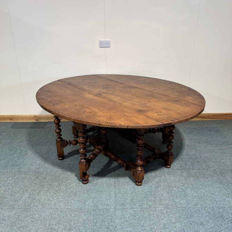 Magnificent! Extra Large, Rustic Solid Oak, Drop Leaf Table. (T120) - Image 7