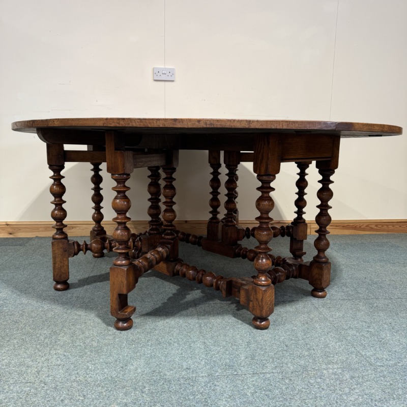 Magnificent! Extra Large, Rustic Solid Oak, Drop Leaf Table. (T120) - Image 13