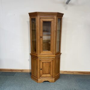 Large, Oak, Glazed, 2 Door, Corner Unit. (CU136)